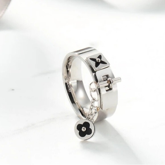 🍒NEW🍒 STAINLESS STEEL STEAM PUNK CLOVER RING - Picture 2 of 6